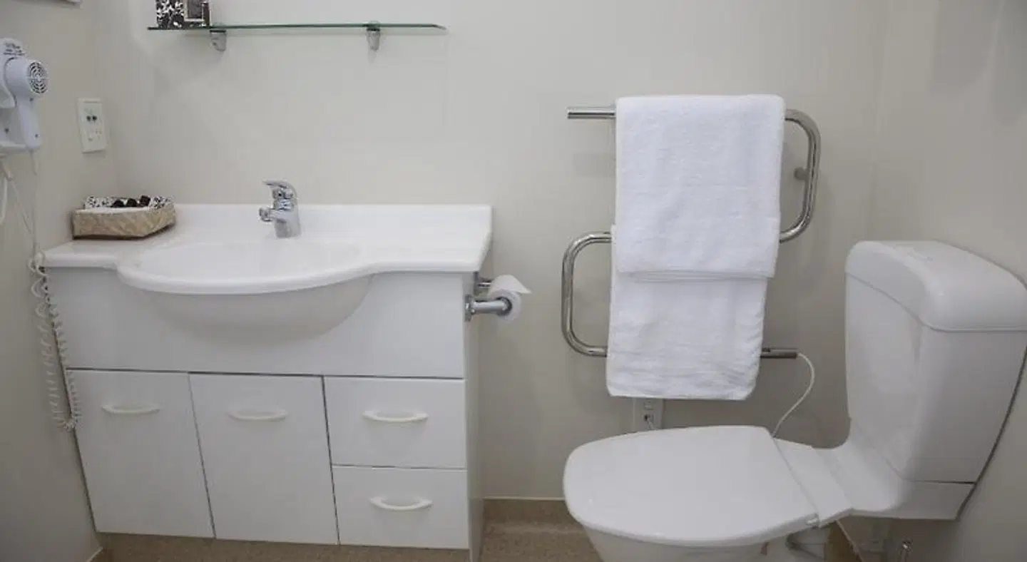 Westport Spa Motel Badezimmer