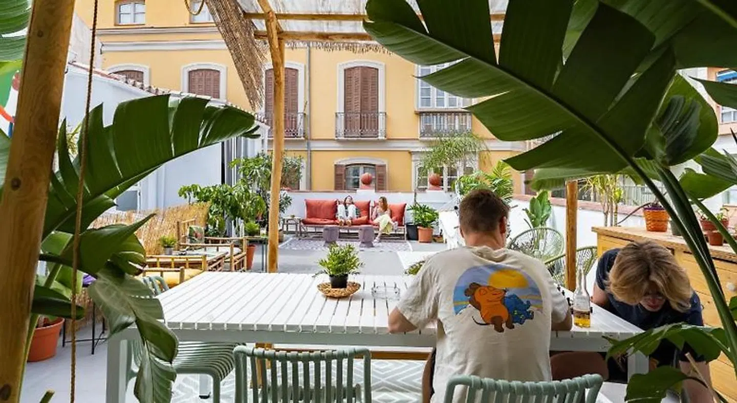 The Urban Jungle Hostel Terrasse