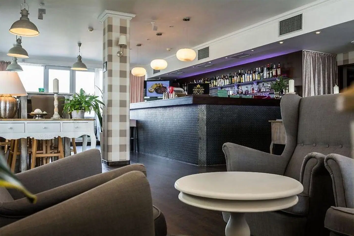 Balu Apartments Bar