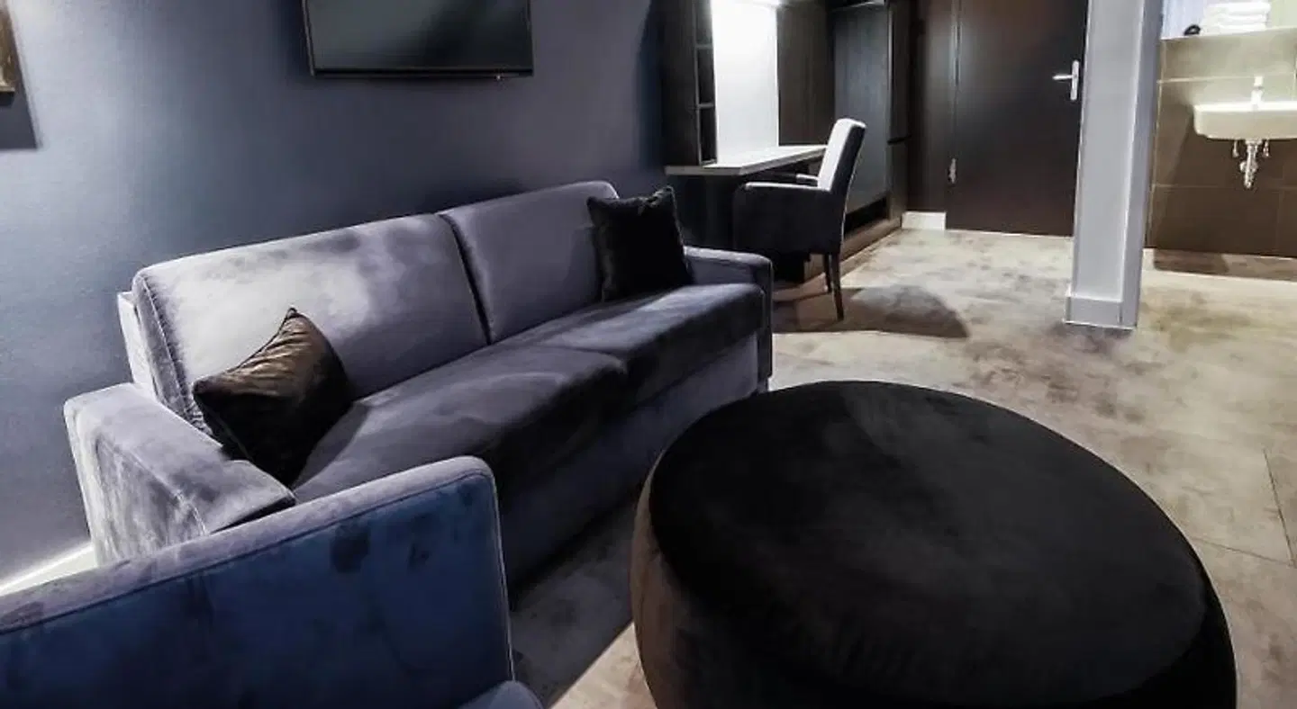 Lindemann's LOUNGE_LOBBY