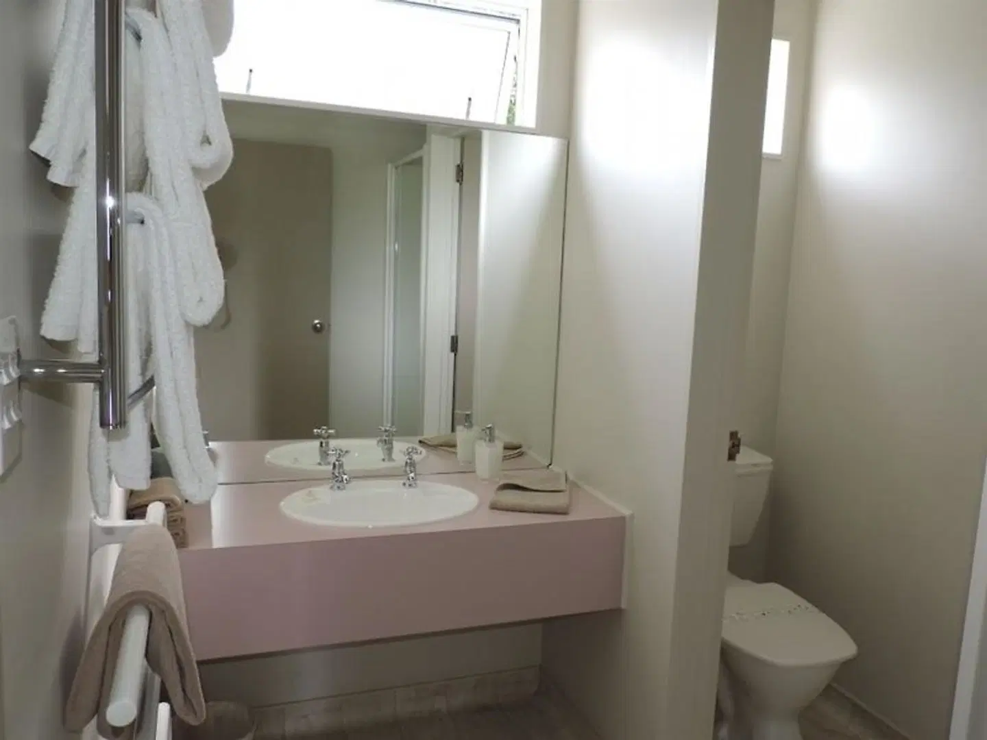 Gables Motor Lodge Badezimmer