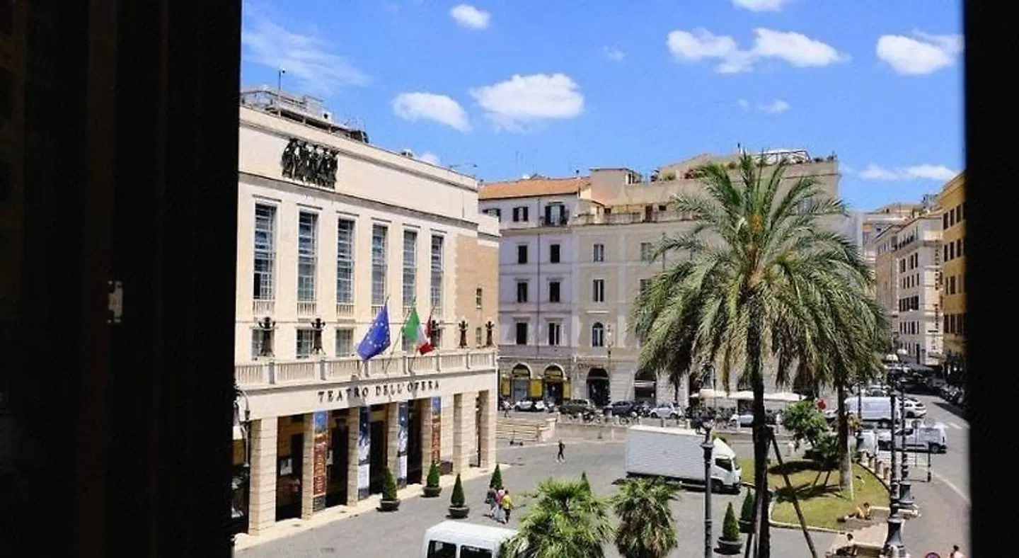 Lirico EXTERIOR