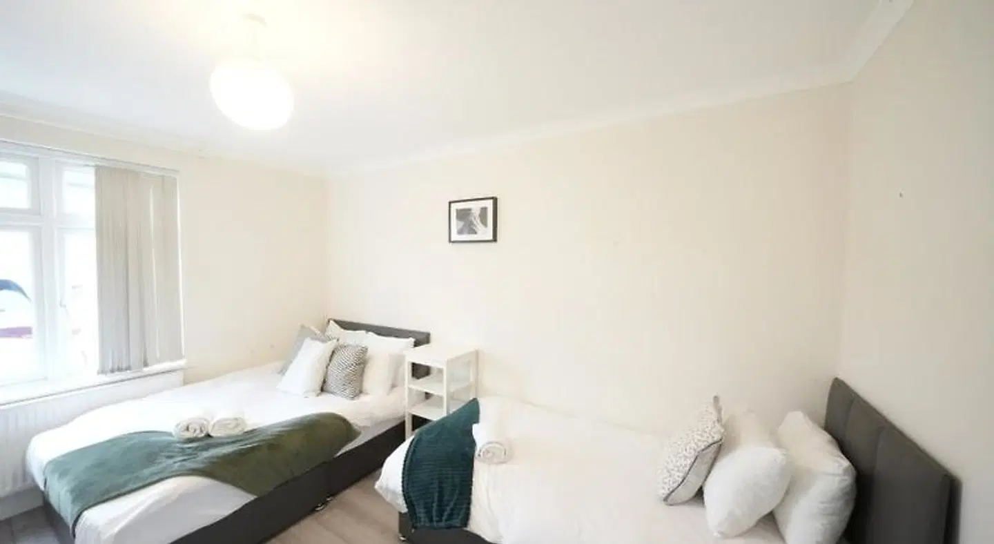 The Close Airport ROOM_EXAMPLE