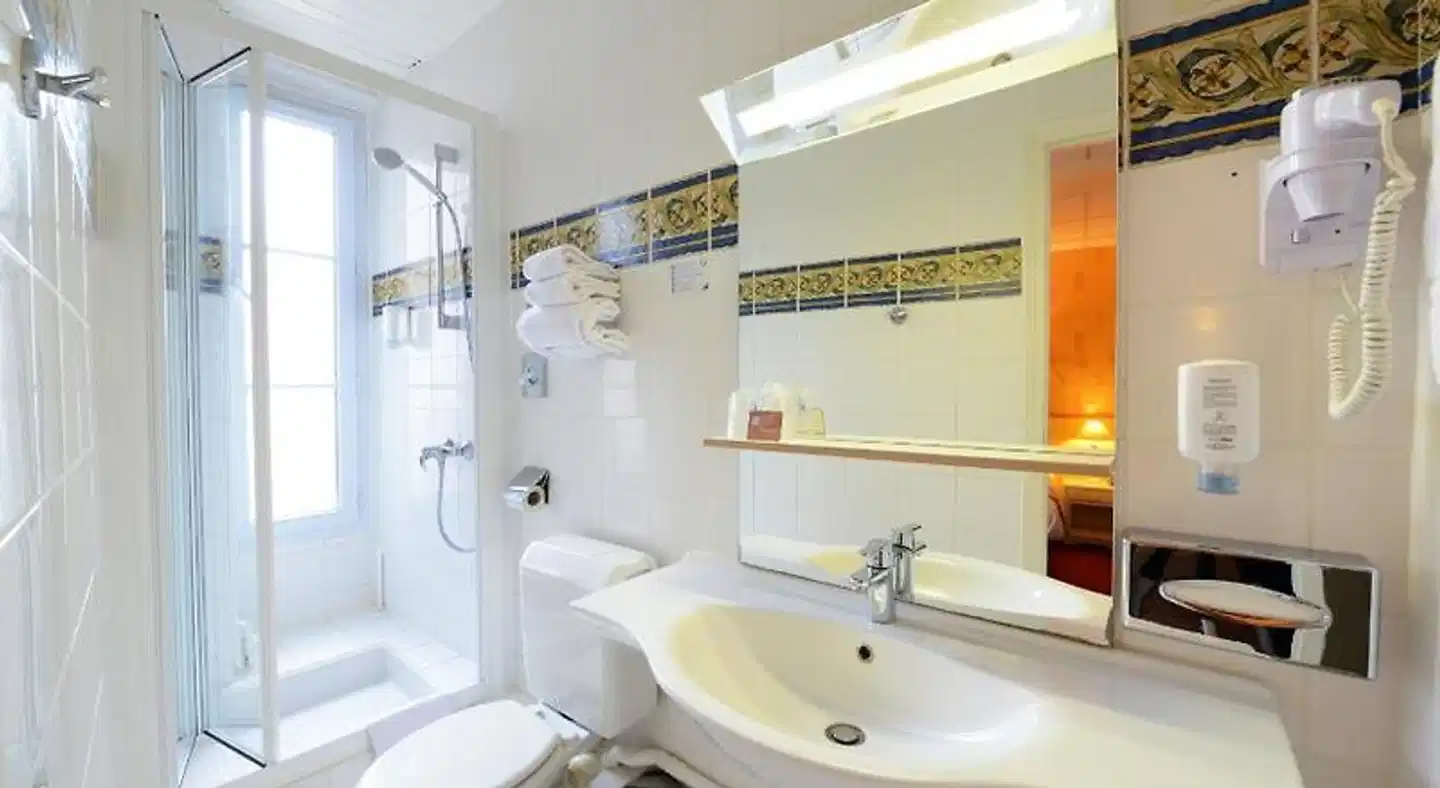 Hotel Ami Badezimmer