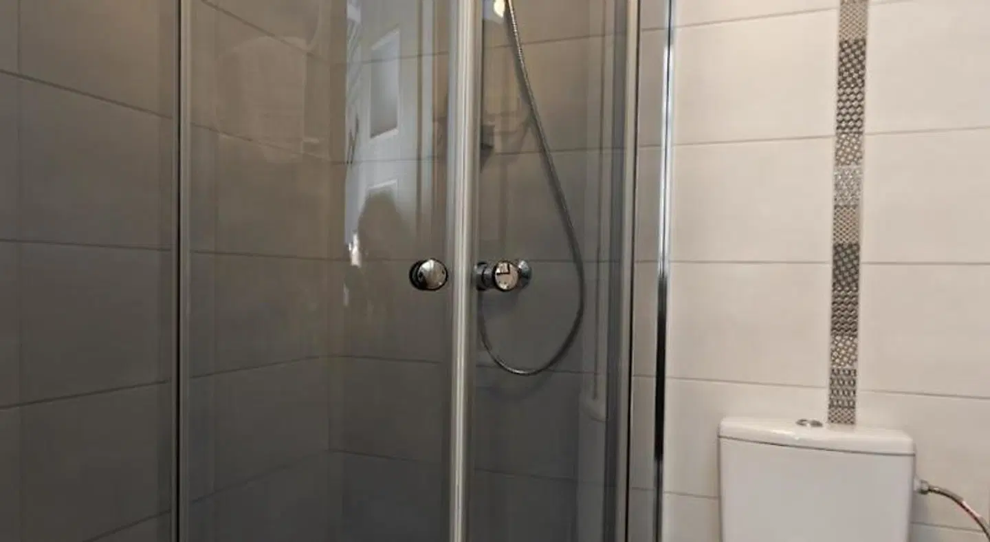 HappyInn Rooms Badezimmer