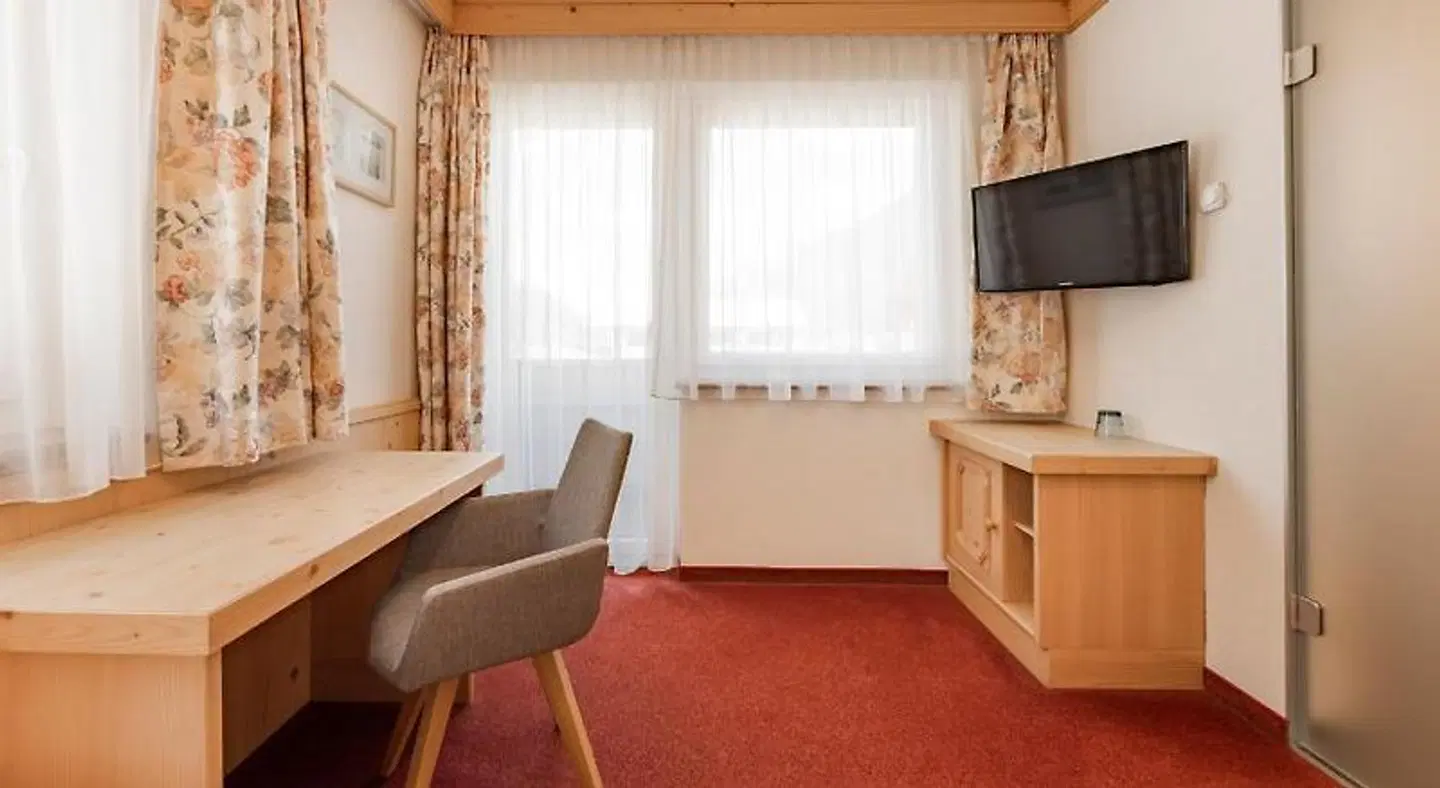 Alp-Larain ROOM_EXAMPLE