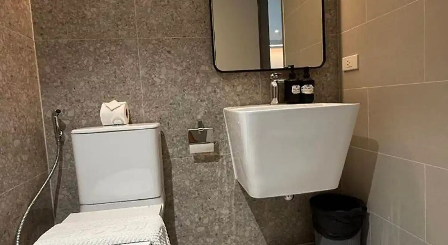 P168 Hostel Badezimmer