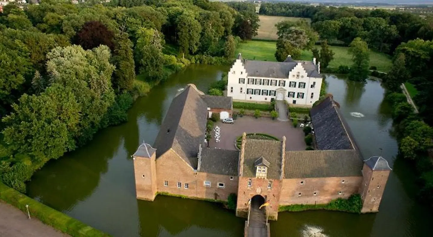 Burg Heimerzheim EXTERIOR