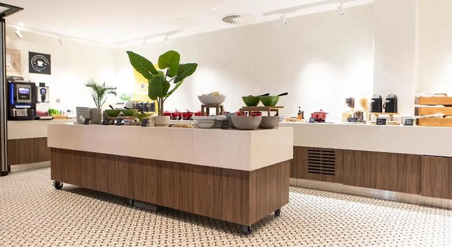 Holiday Inn Blackpool Bar