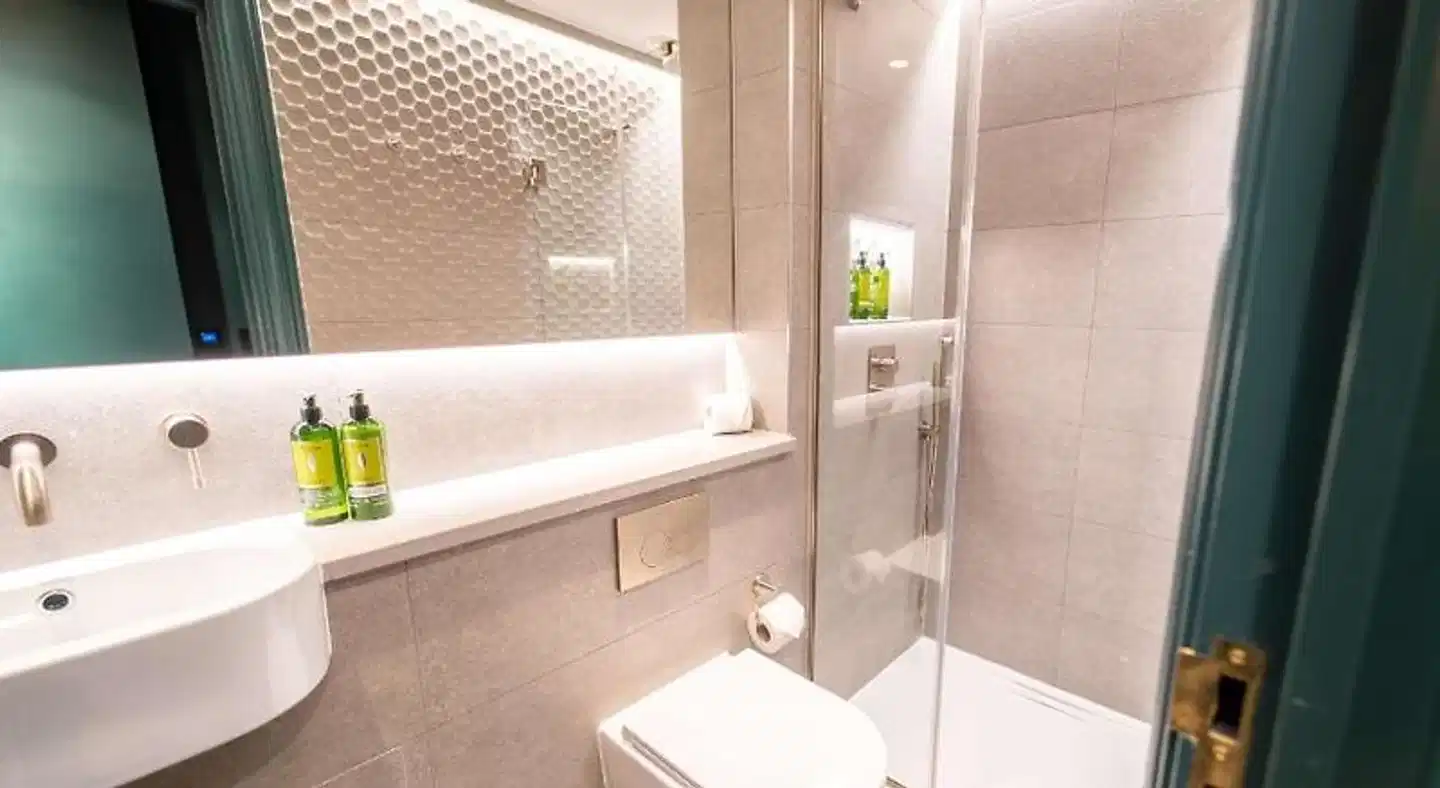 Forty-Seven Badezimmer