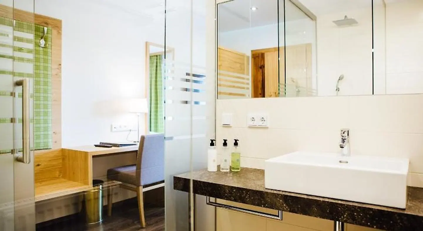 Dorfwirt Gasthof Badezimmer