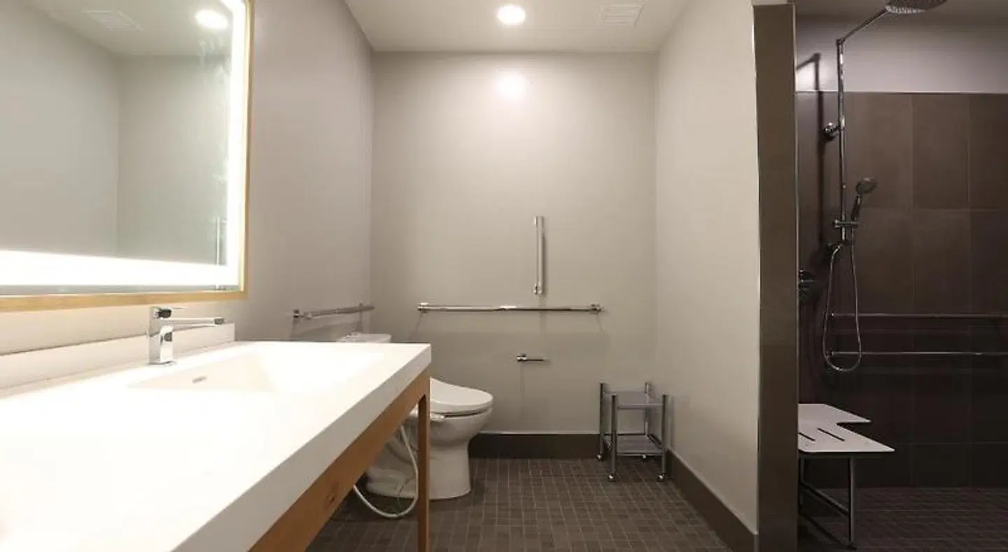 Cedartree Hotel Portland Hillsboro Badezimmer