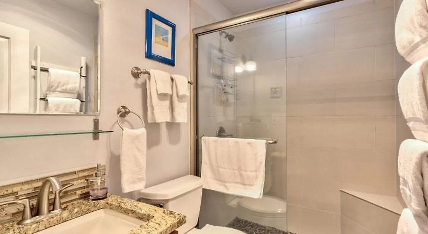 Sea Gypsy Condos Badezimmer