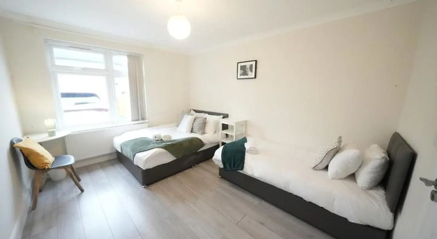 The Close Airport ROOM_EXAMPLE
