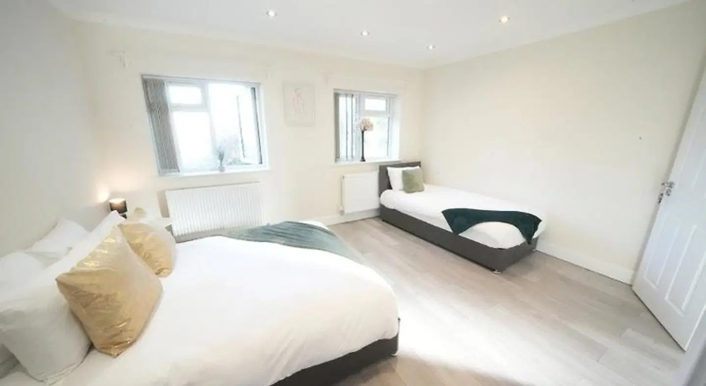 The Close Airport ROOM_EXAMPLE