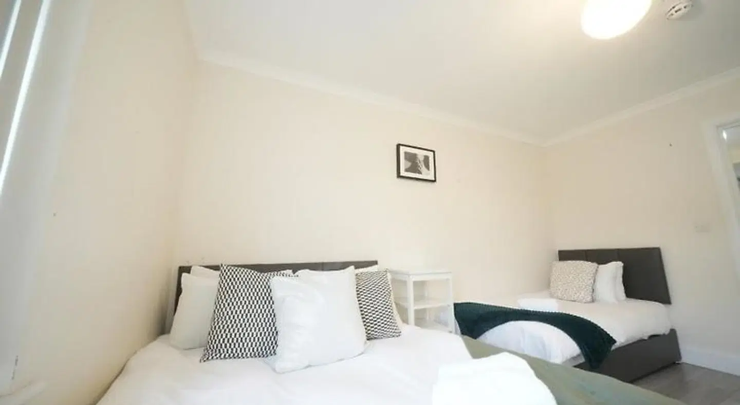 The Close Airport ROOM_EXAMPLE