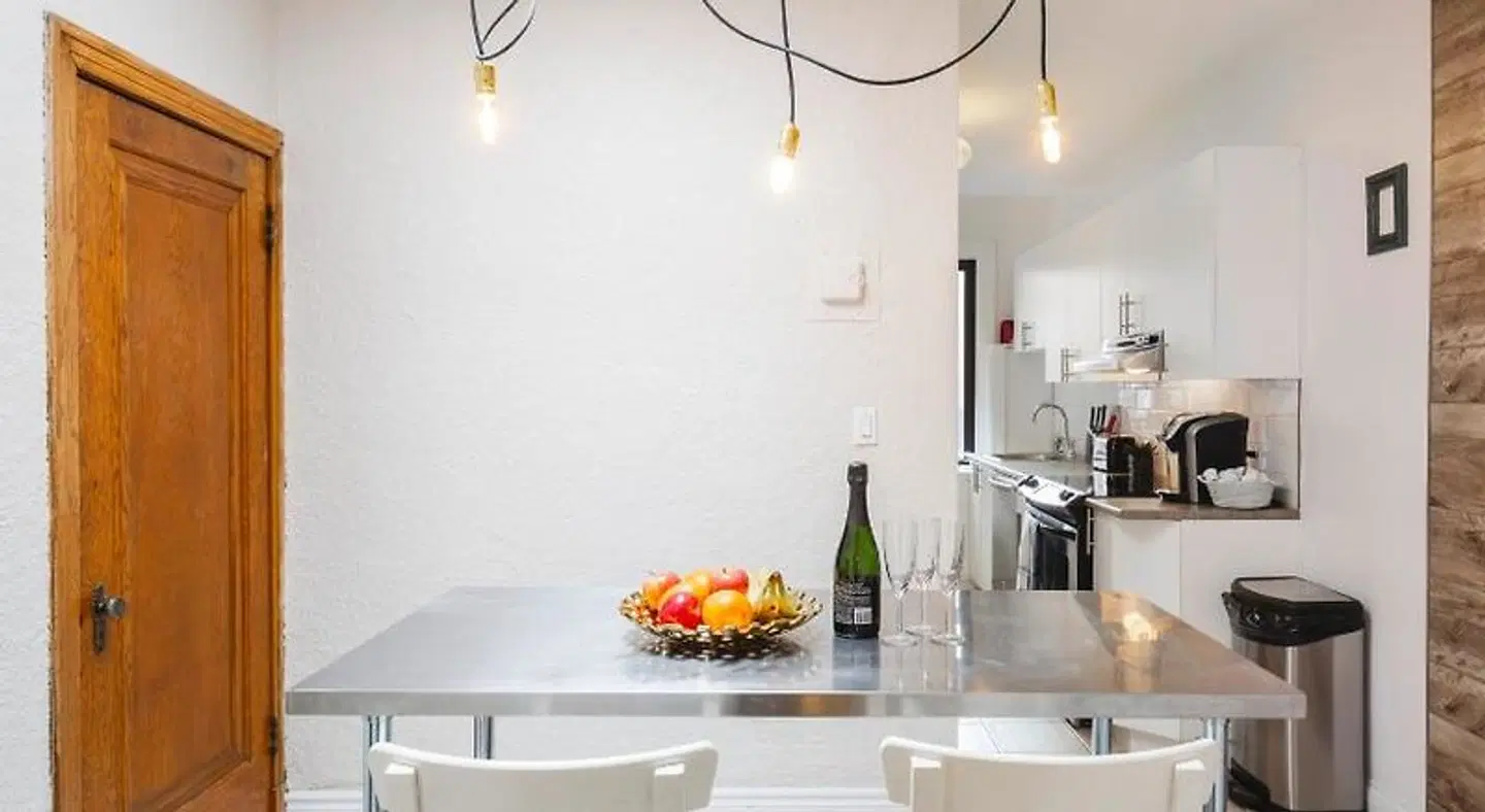 MTLVacationrentals-The Golden Kiss Badezimmer