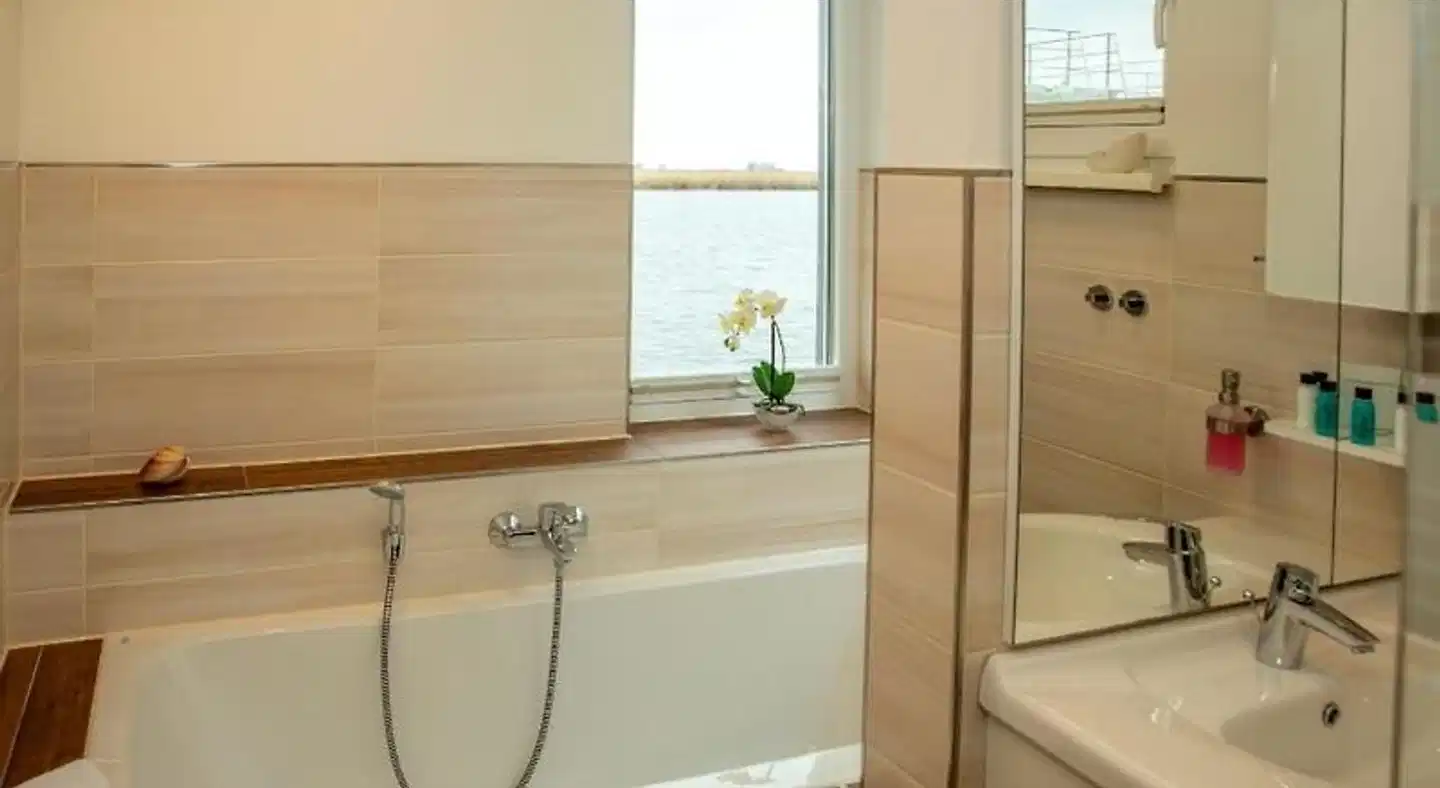 Schwimmende Hauser im BALTIC SEA RESORT Badezimmer