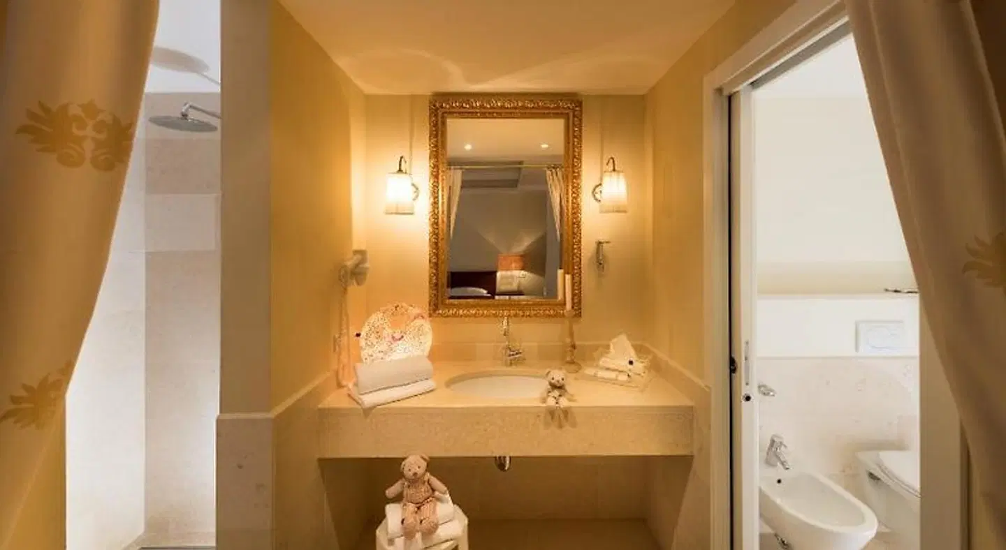 Hotel Famelì Badezimmer