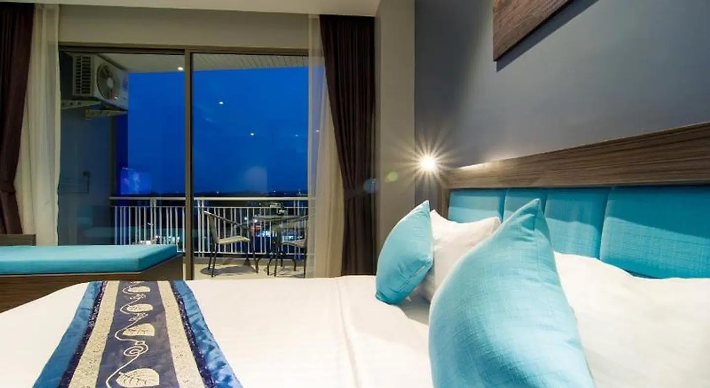 The Blue Hotel ROOM_EXAMPLE