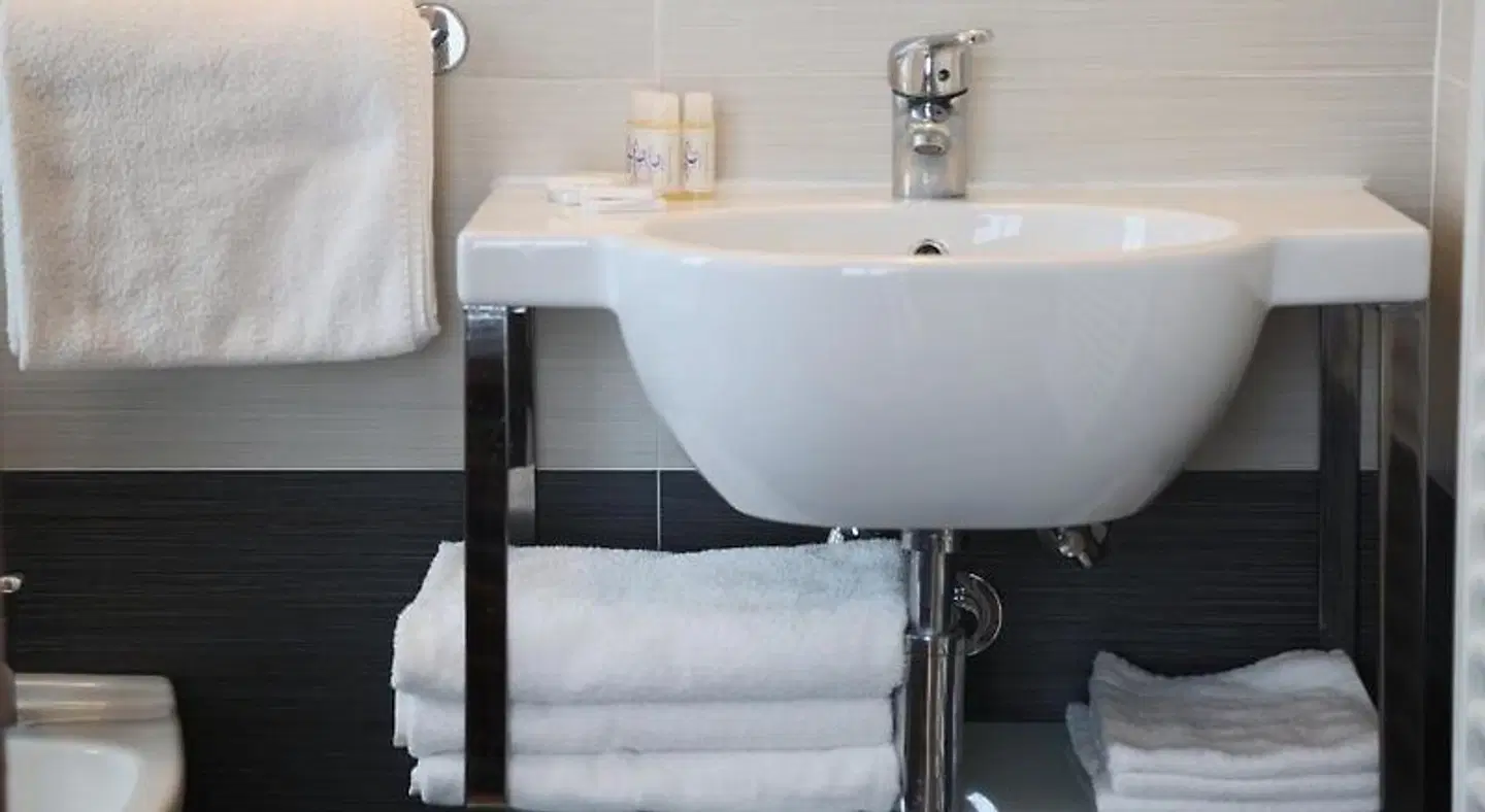 Hotel Caribia Pinarella Badezimmer