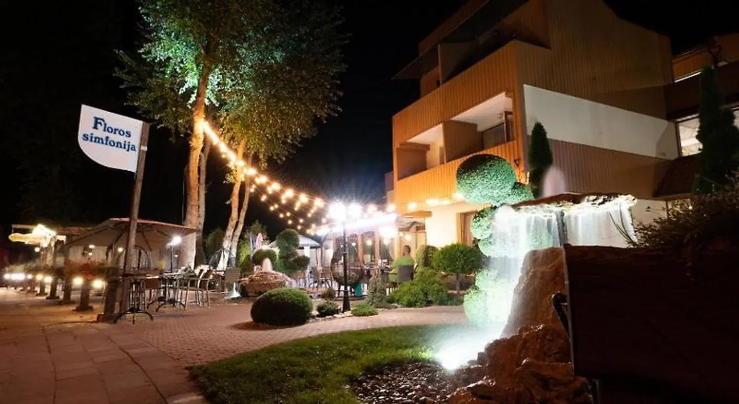 Floros Simfonija EXTERIOR