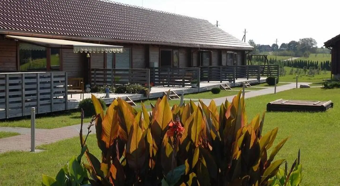 Dvar''n' dvaras EXTERIOR