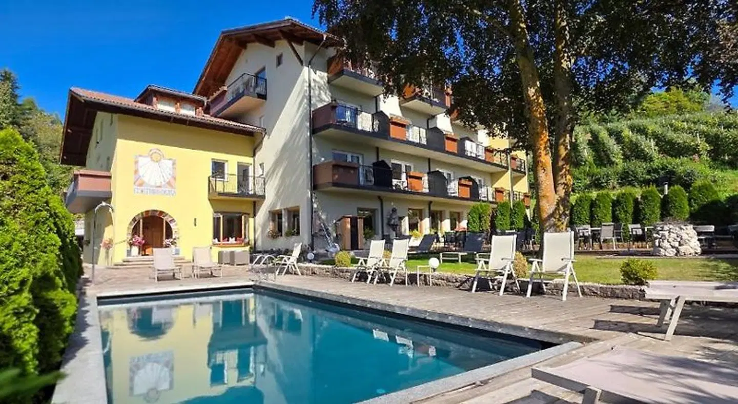 Solaia OUTDOOR_POOL