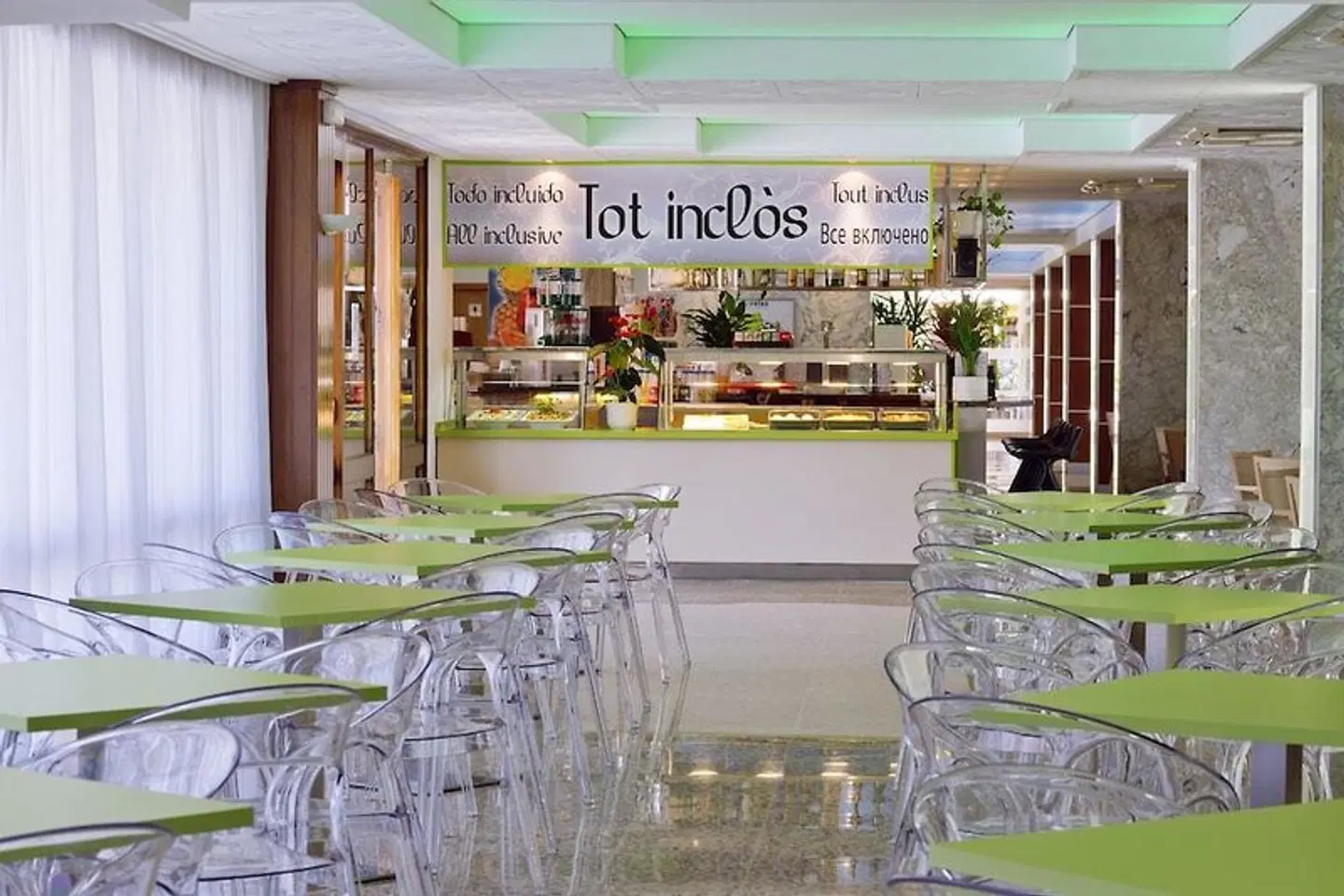 GHT Oasis Park & Spa Bar