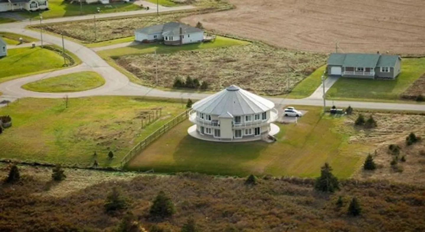 Around the Sea Rotating House, Suites & Tours LANDSCAPE