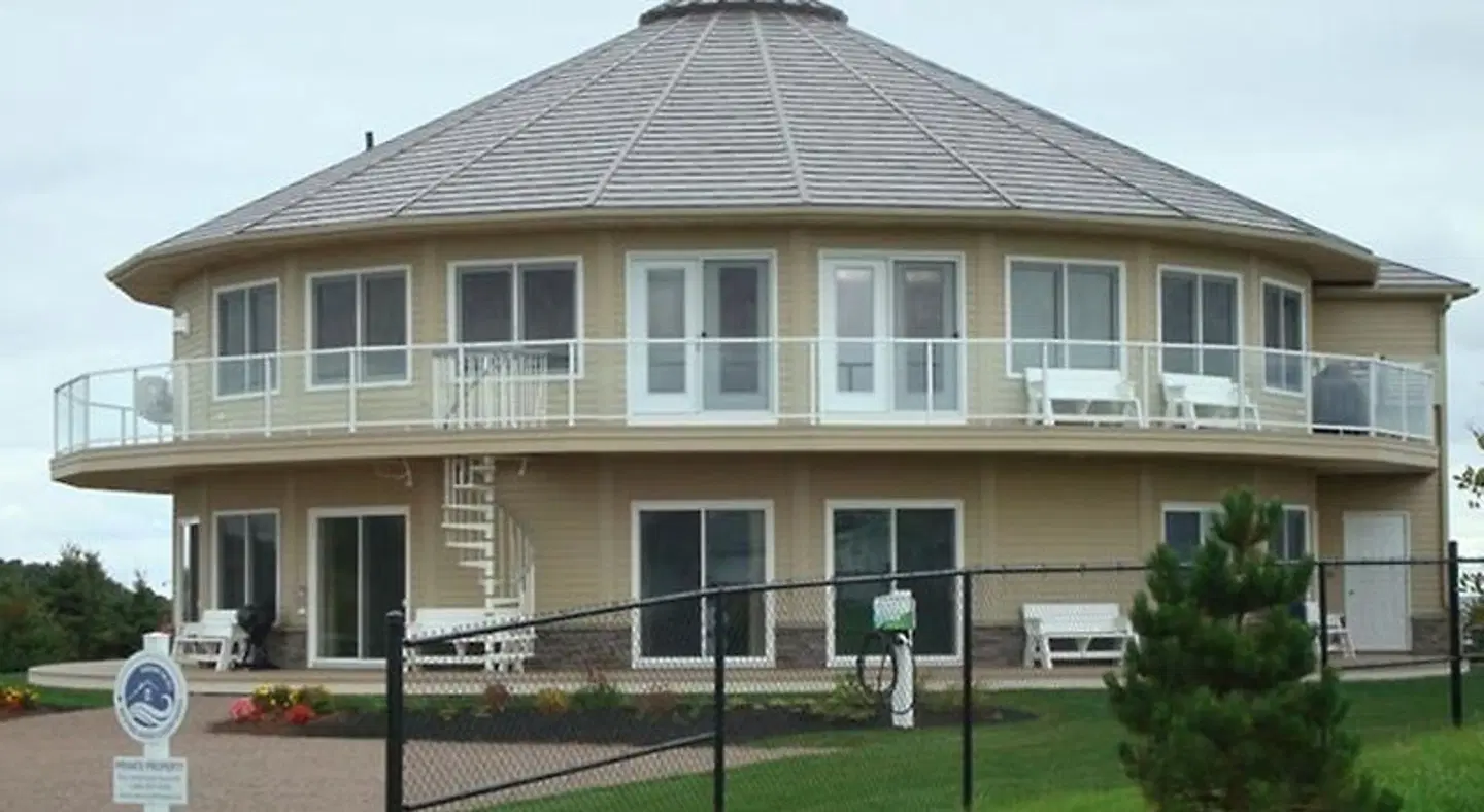 Around the Sea Rotating House, Suites & Tours EXTERIOR