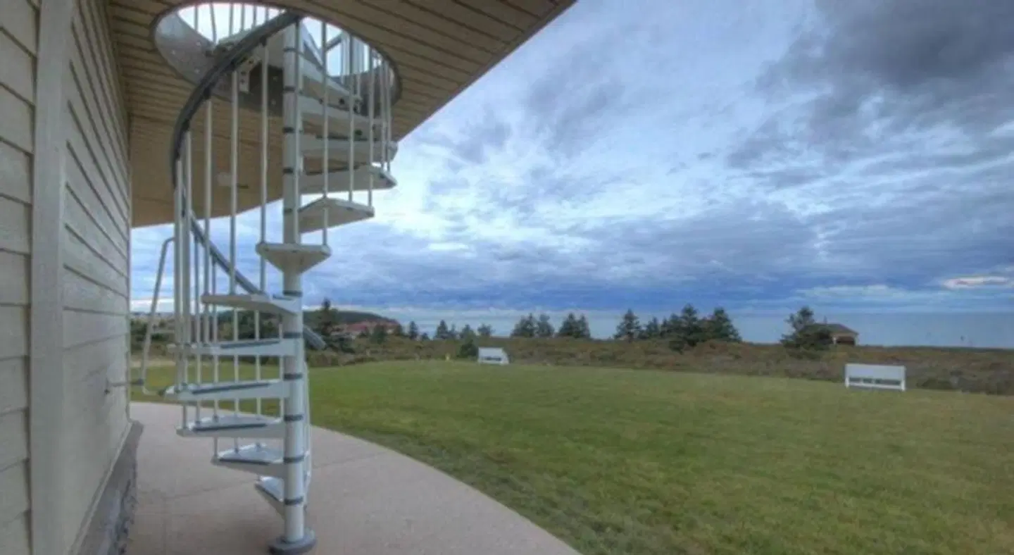 Around the Sea Rotating House, Suites & Tours Terrasse