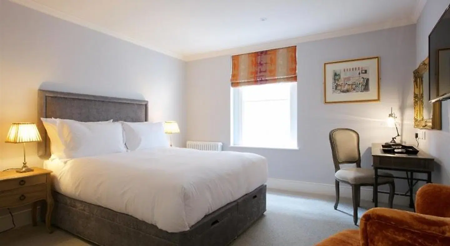 Eight ROOM_EXAMPLE