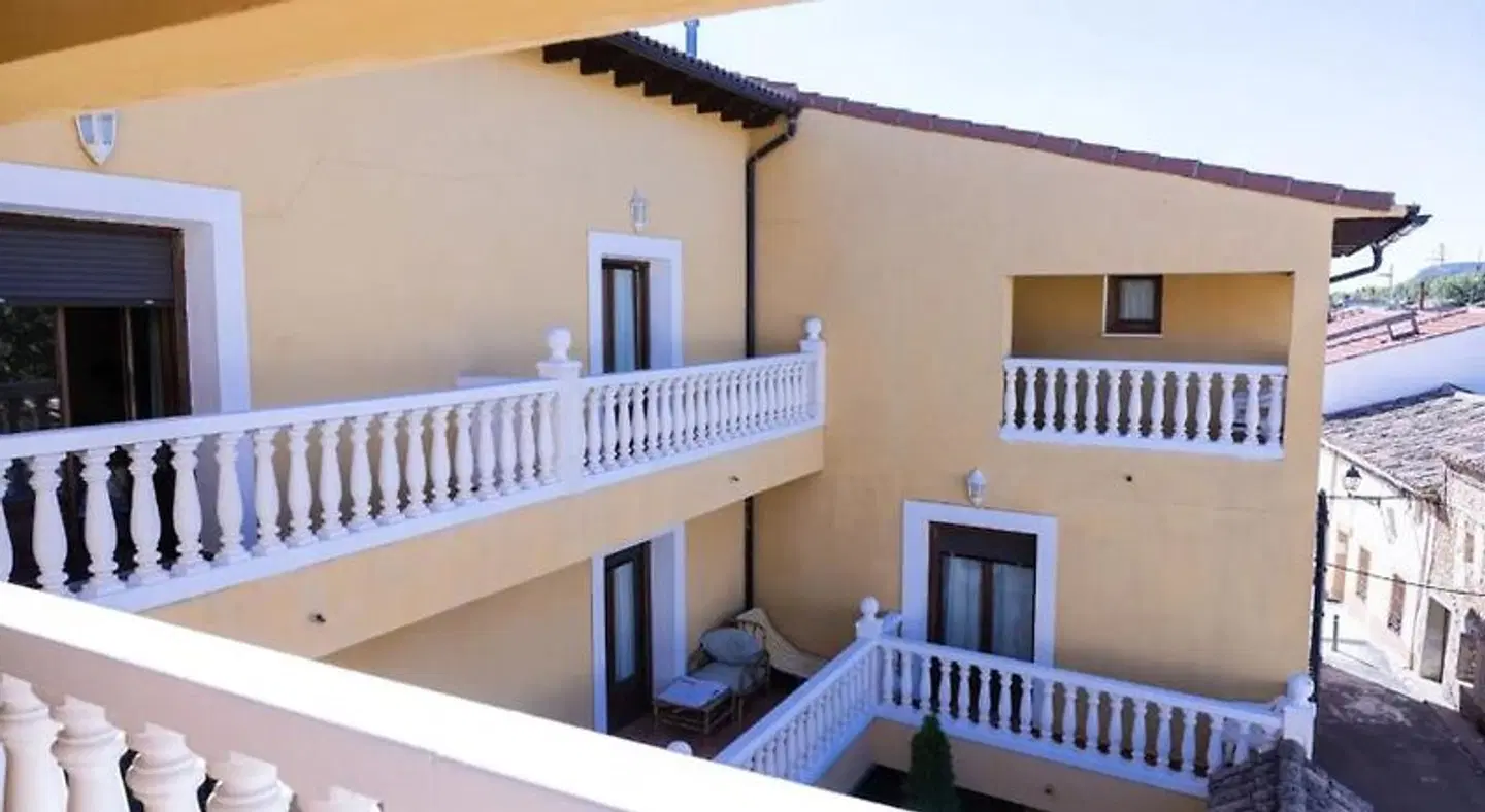 Hostal Rural Cumbres De Castilla EXTERIOR