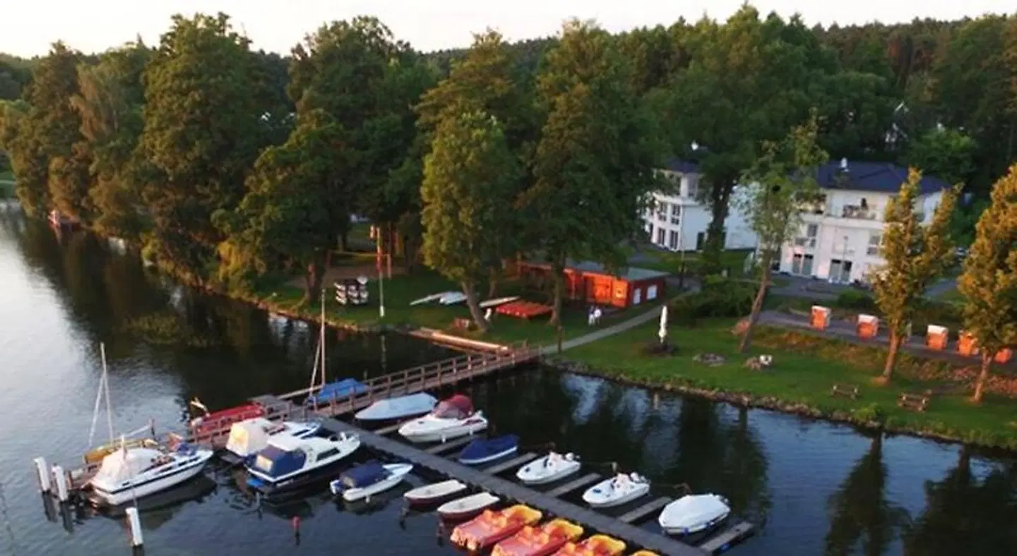 Charming Apartments am See Terrasse