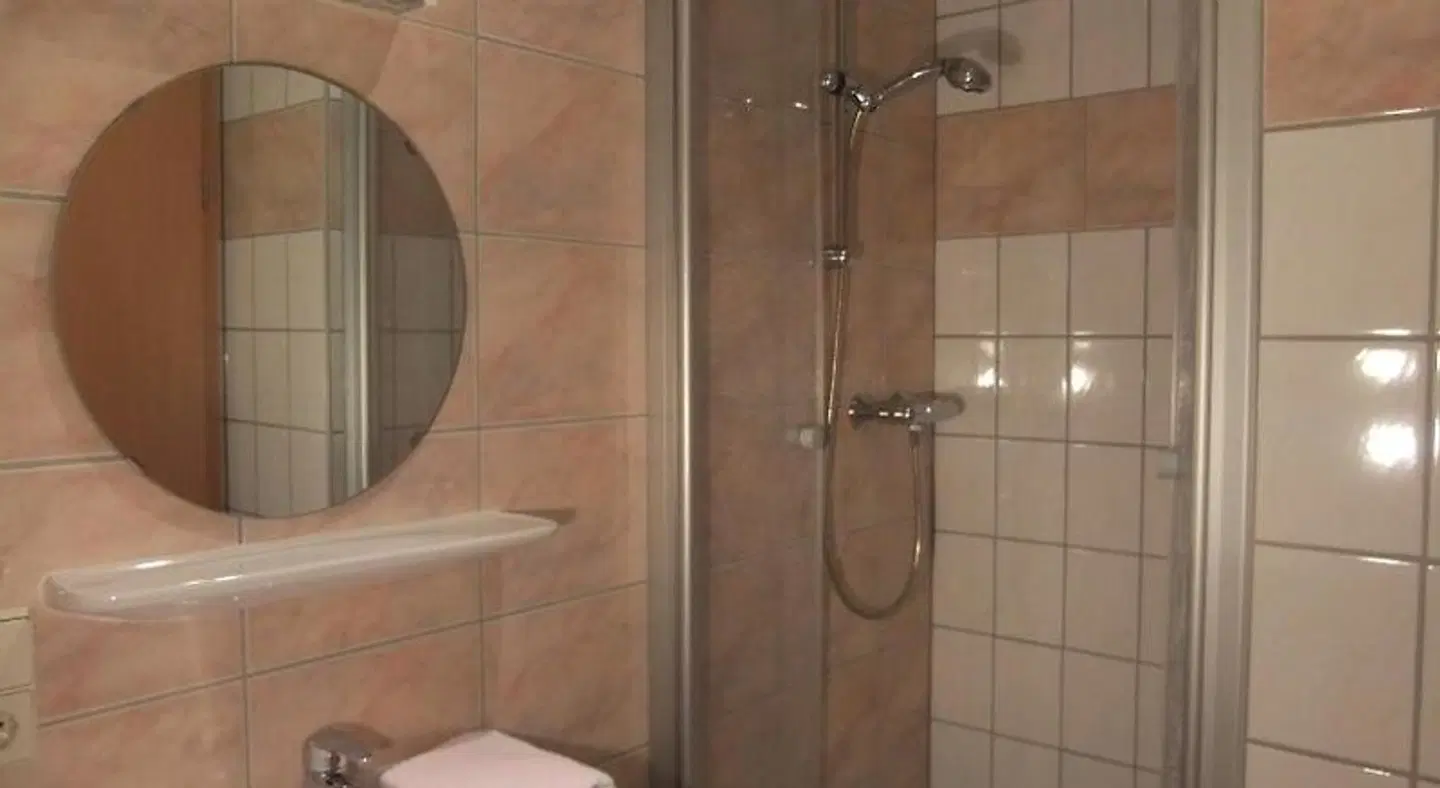 Zur edlen Krone Badezimmer