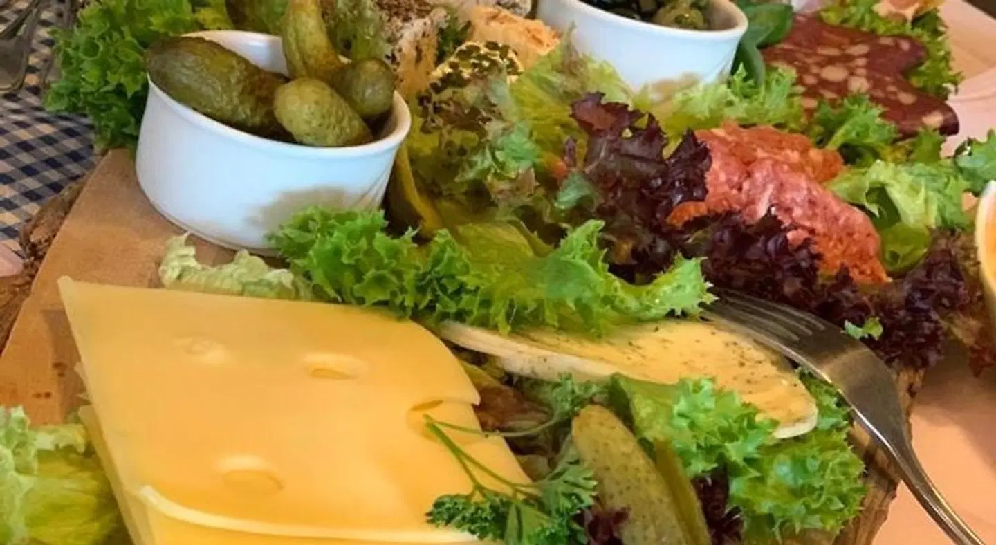 AFINA Restaurant & Gasthaus EXTERIOR