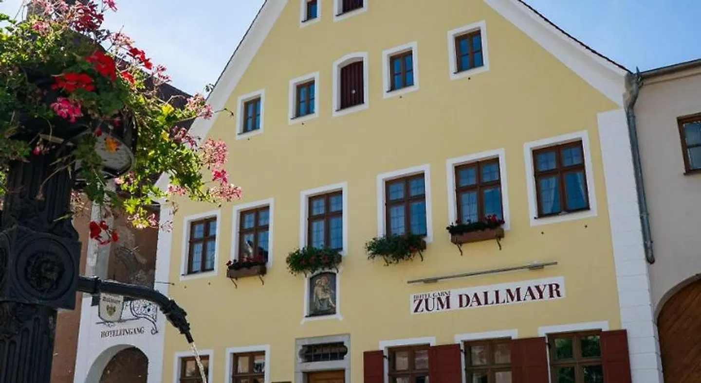 Zum Dallmayr Hotel Gasthof EXTERIOR