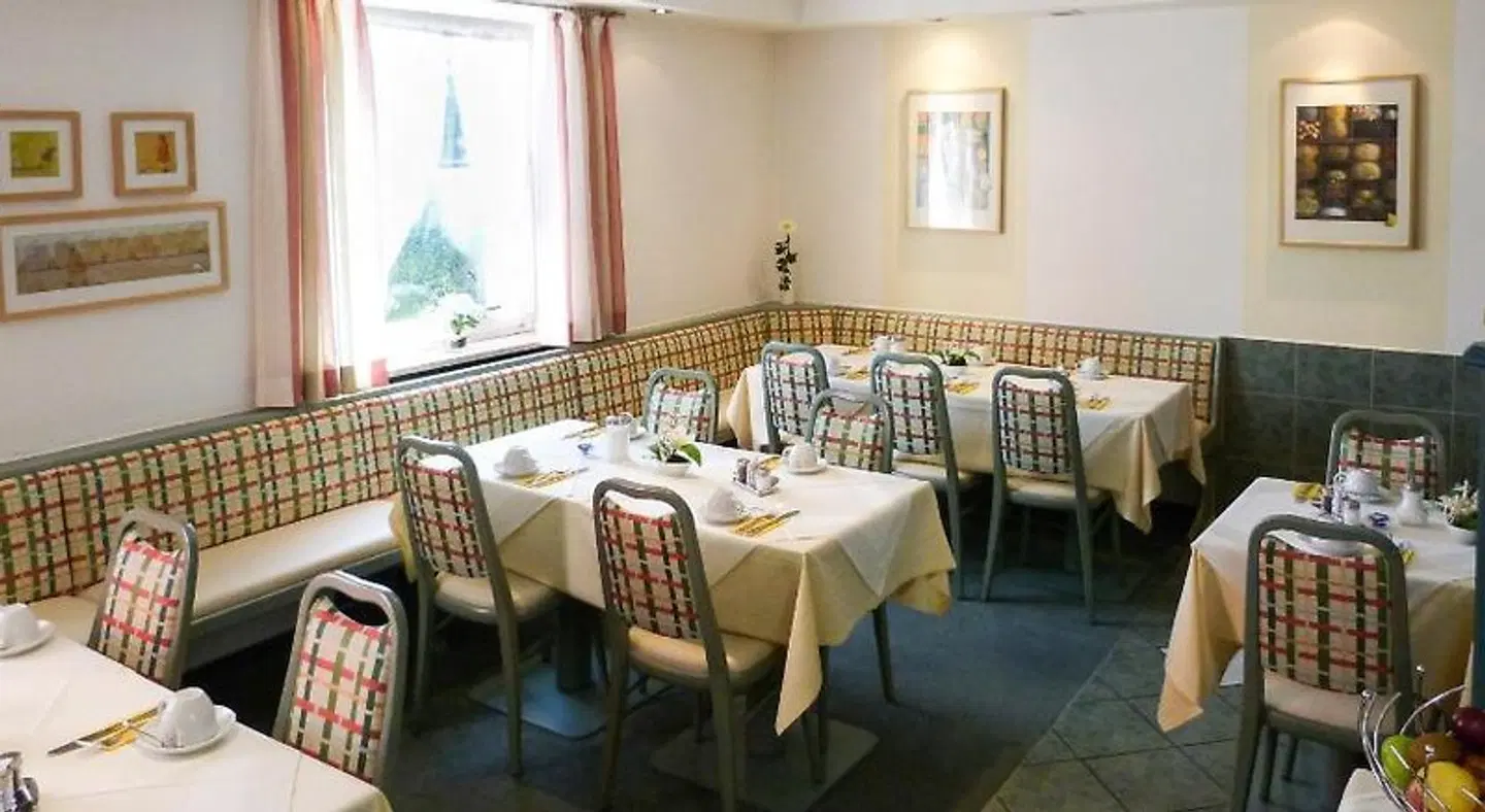 City Hotel Restaurant