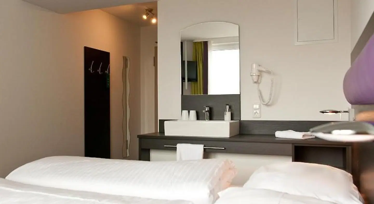 B&F Hotel am Neumarkt ROOM_EXAMPLE