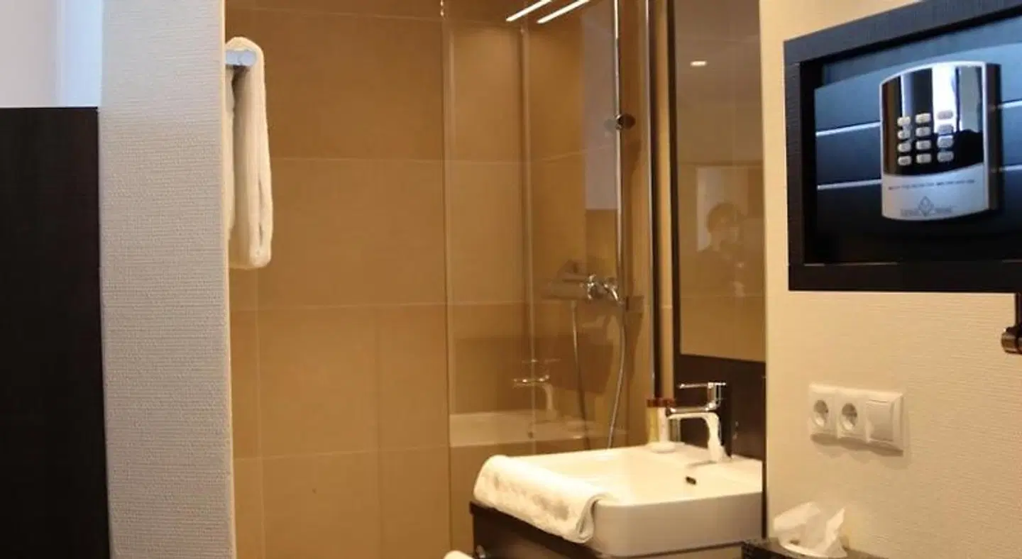 EINSTEIN Hotel am Romerpark Badezimmer