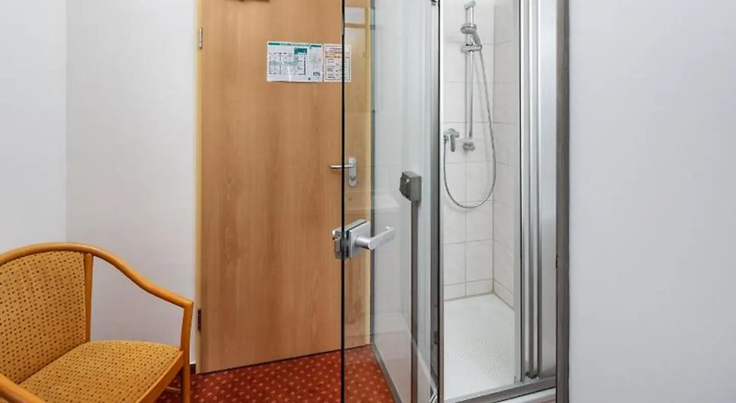 Academy Lodge Boardinghouse Badezimmer