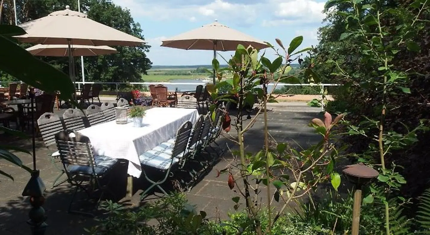 Ferien-Wellnesshotel Waldfrieden Terrasse