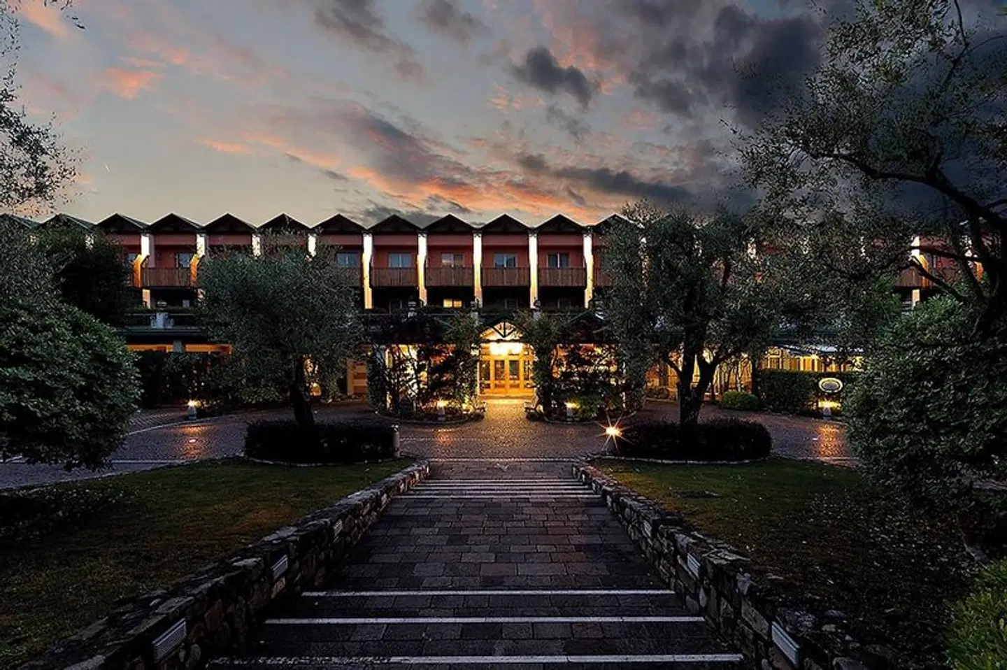 Iseolago Hotel EXTERIOR