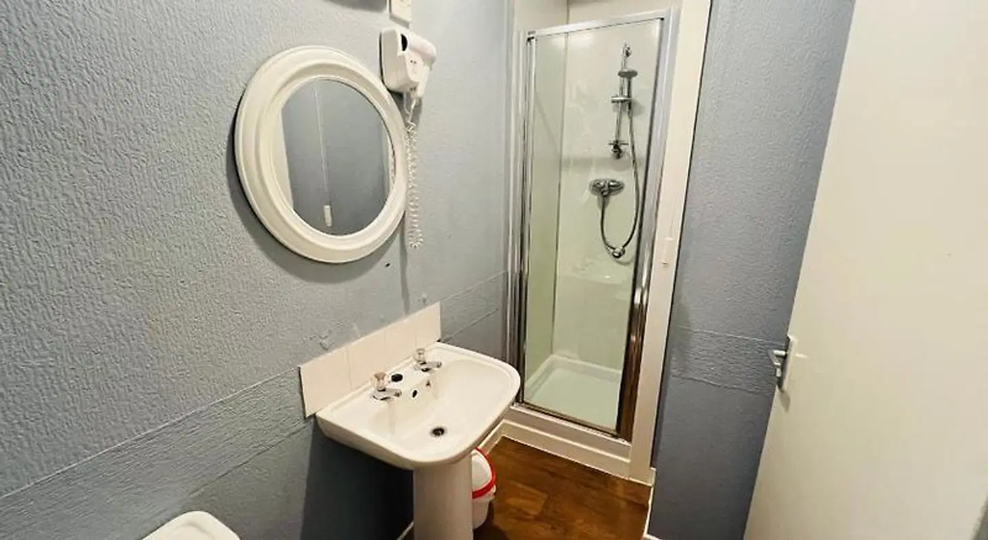 The George Hotel Badezimmer