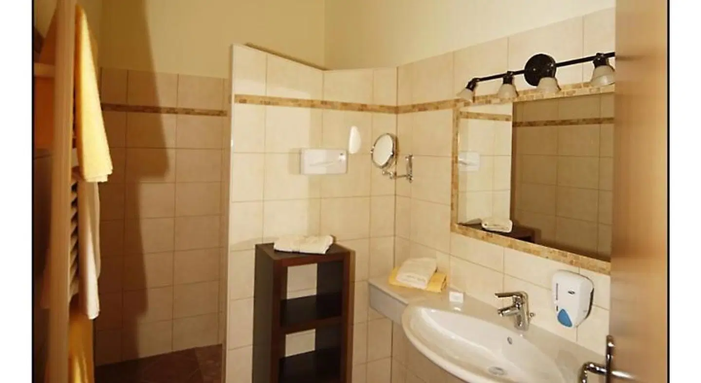 Hotel Garni Zerza Badezimmer