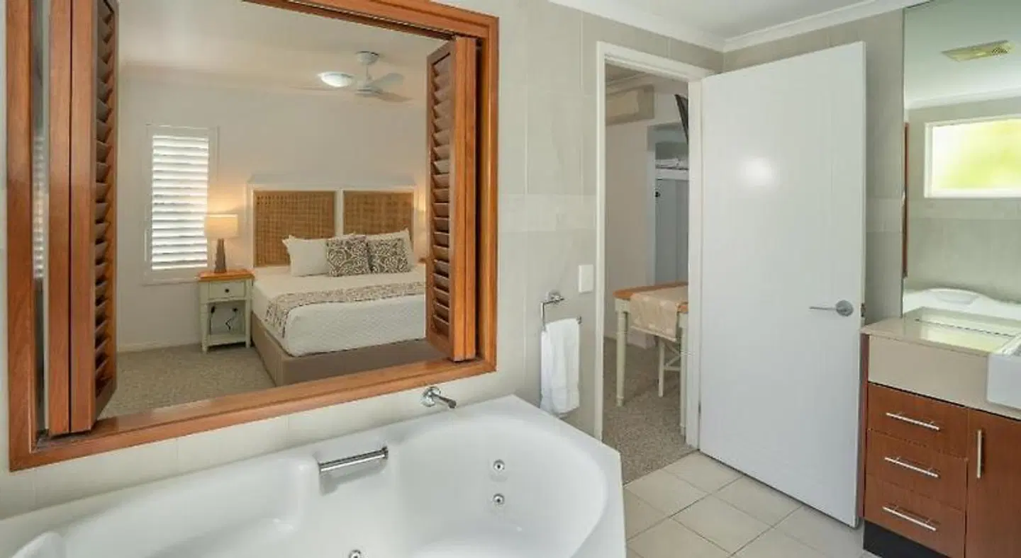 Waters Edge Apartment Cairns Badezimmer