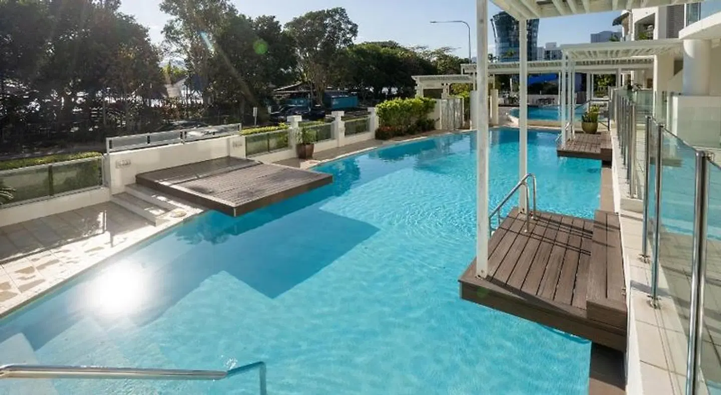 Waters Edge Apartment Cairns OUTDOOR_POOL