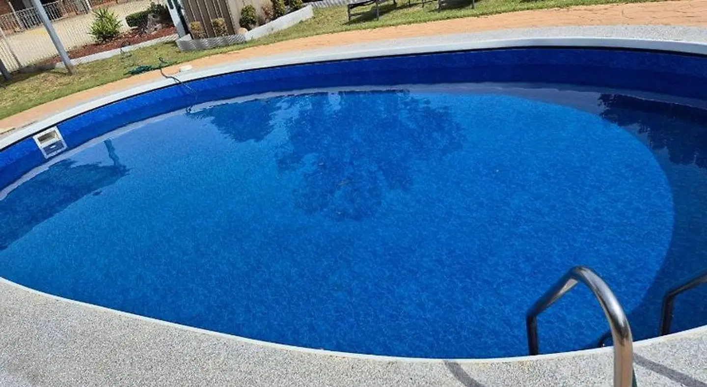 Statesman Motor Inn OUTDOOR_POOL