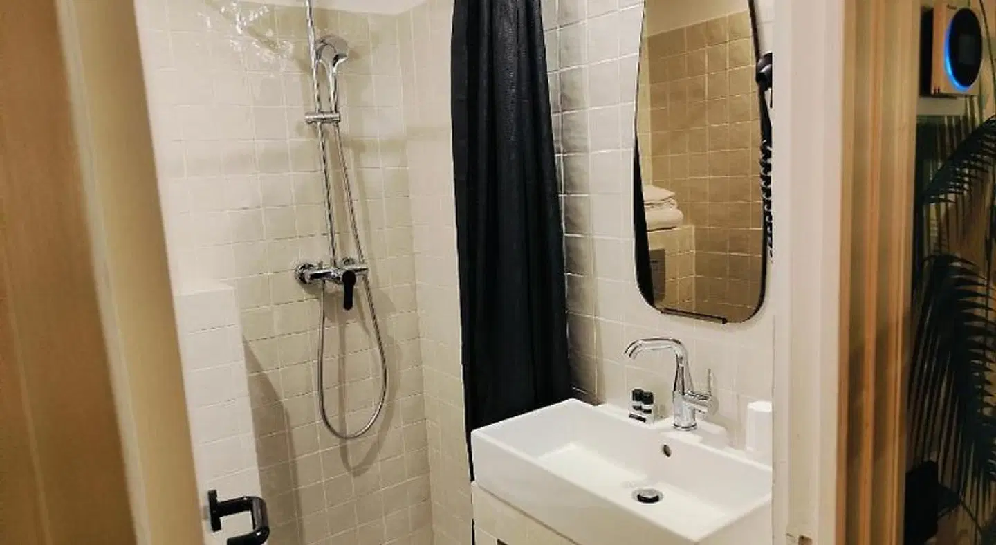 Hôtel Noir Badezimmer